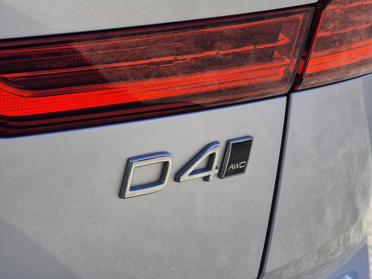 2020 Volvo XC60 D4 Momentum MY21 AWD image 28