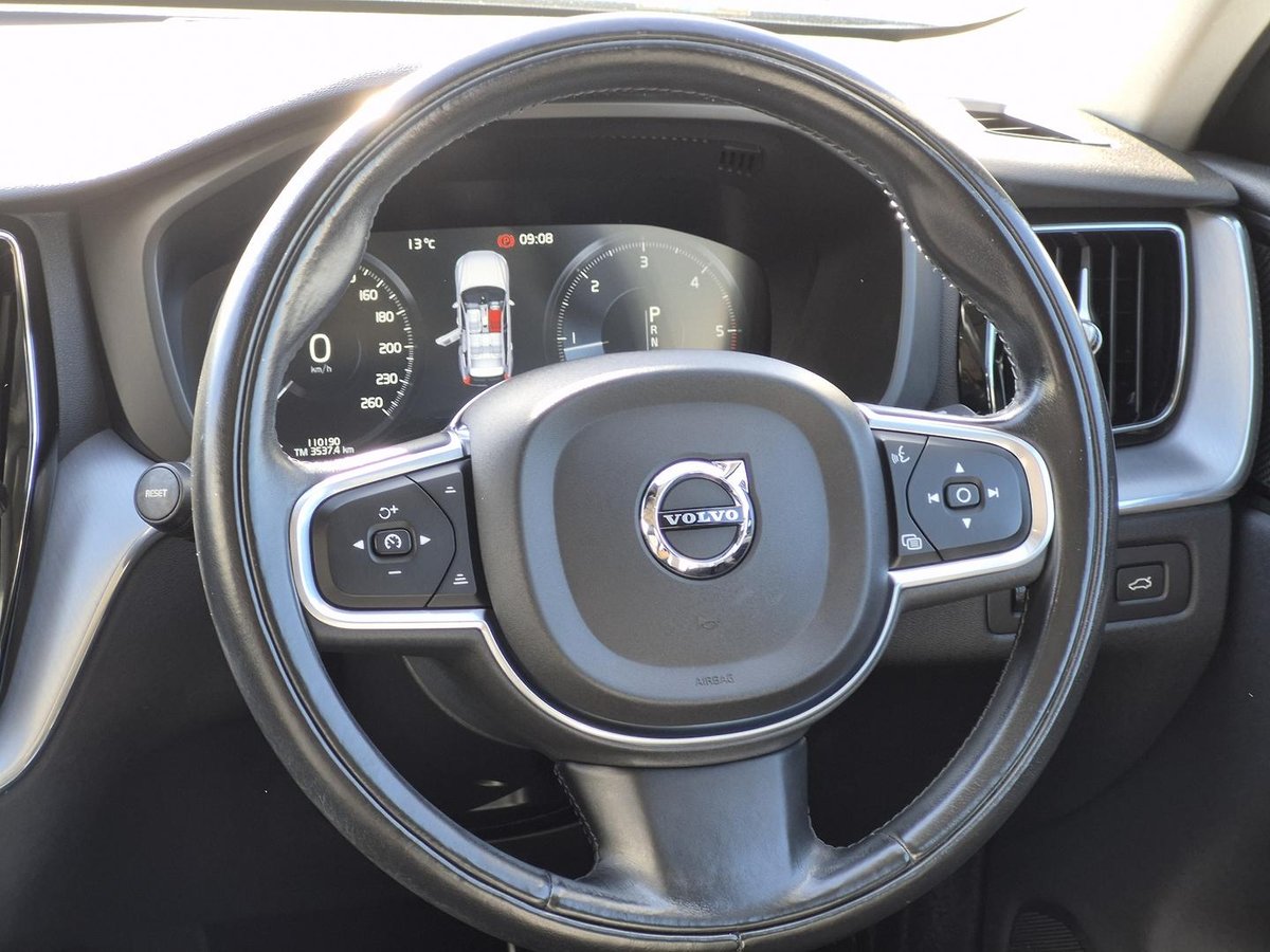 2020 Volvo XC60 D4 Momentum MY21 AWD image 11
