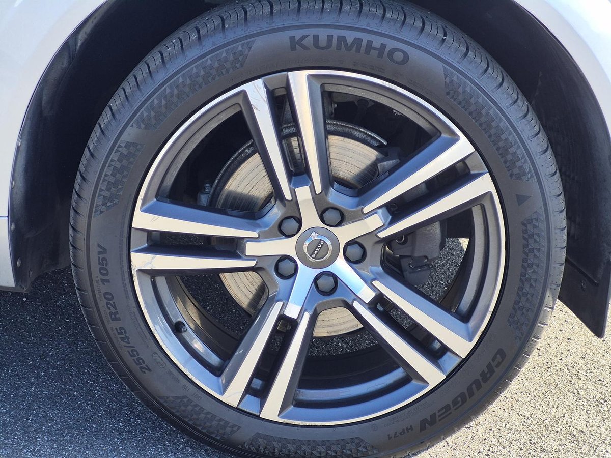 2020 Volvo XC60 D4 Momentum MY21 AWD image 25