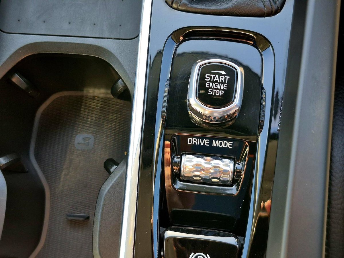 2020 Volvo XC60 D4 Momentum MY21 AWD image 17