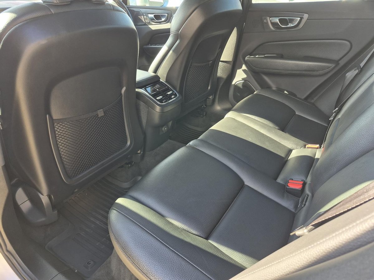 2020 Volvo XC60 D4 Momentum MY21 AWD image 8
