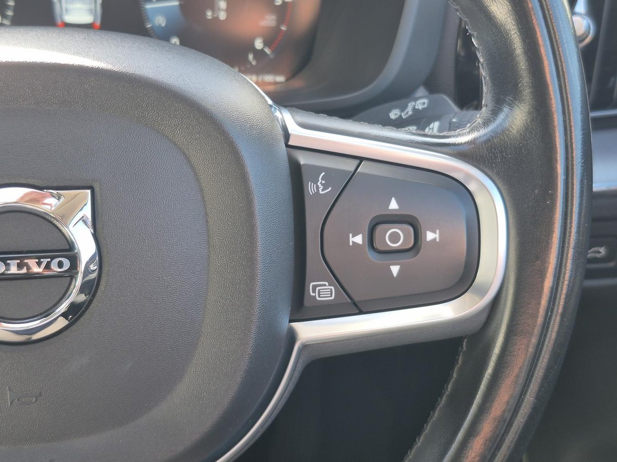 2020 Volvo XC60 D4 Momentum MY21 AWD image 19