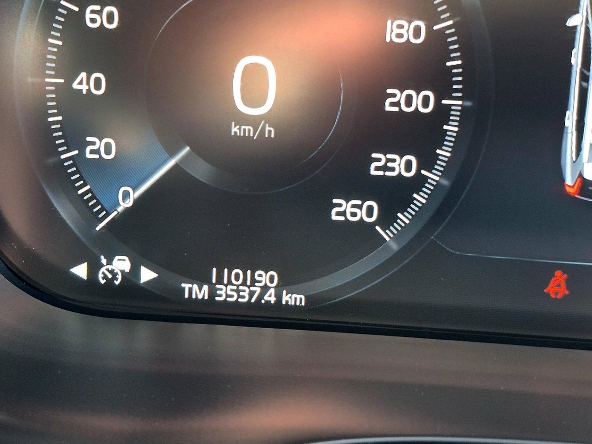 2020 Volvo XC60 D4 Momentum MY21 AWD image 22