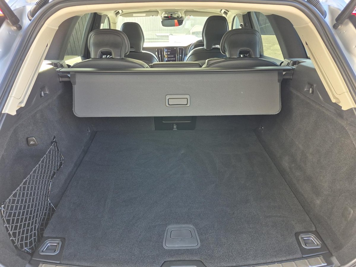2020 Volvo XC60 D4 Momentum MY21 AWD image 10