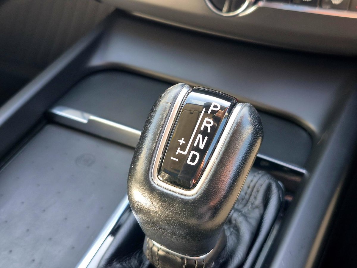 2020 Volvo XC60 D4 Momentum MY21 AWD image 16