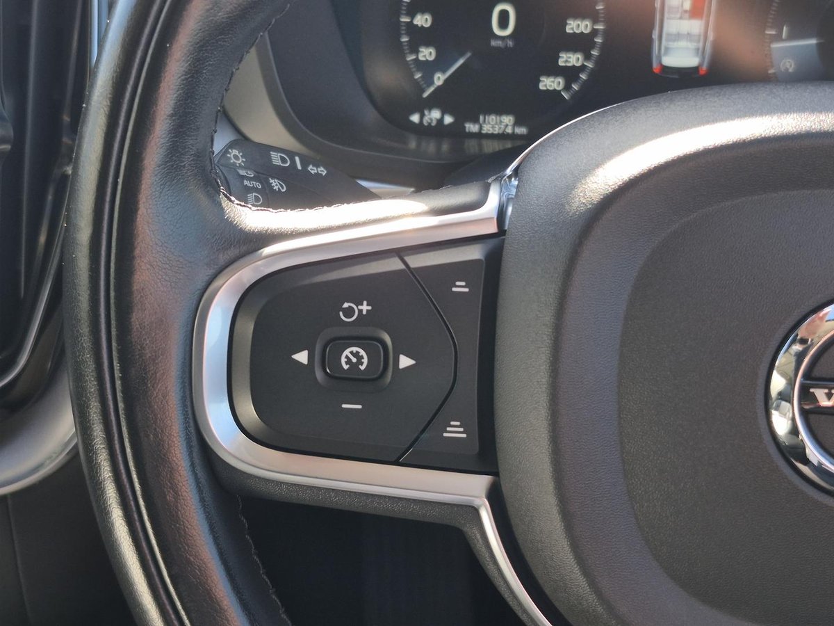 2020 Volvo XC60 D4 Momentum MY21 AWD image 18