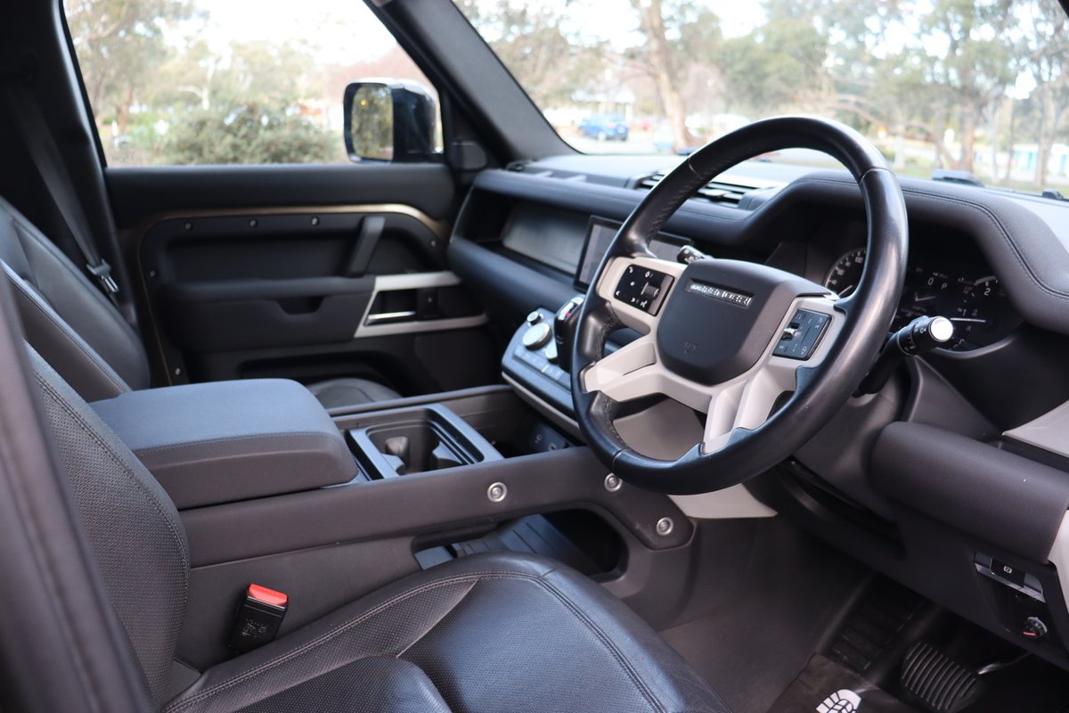 2022 Land Rover Defender 130 D300 SE L663 MY23.5 AWD image 12