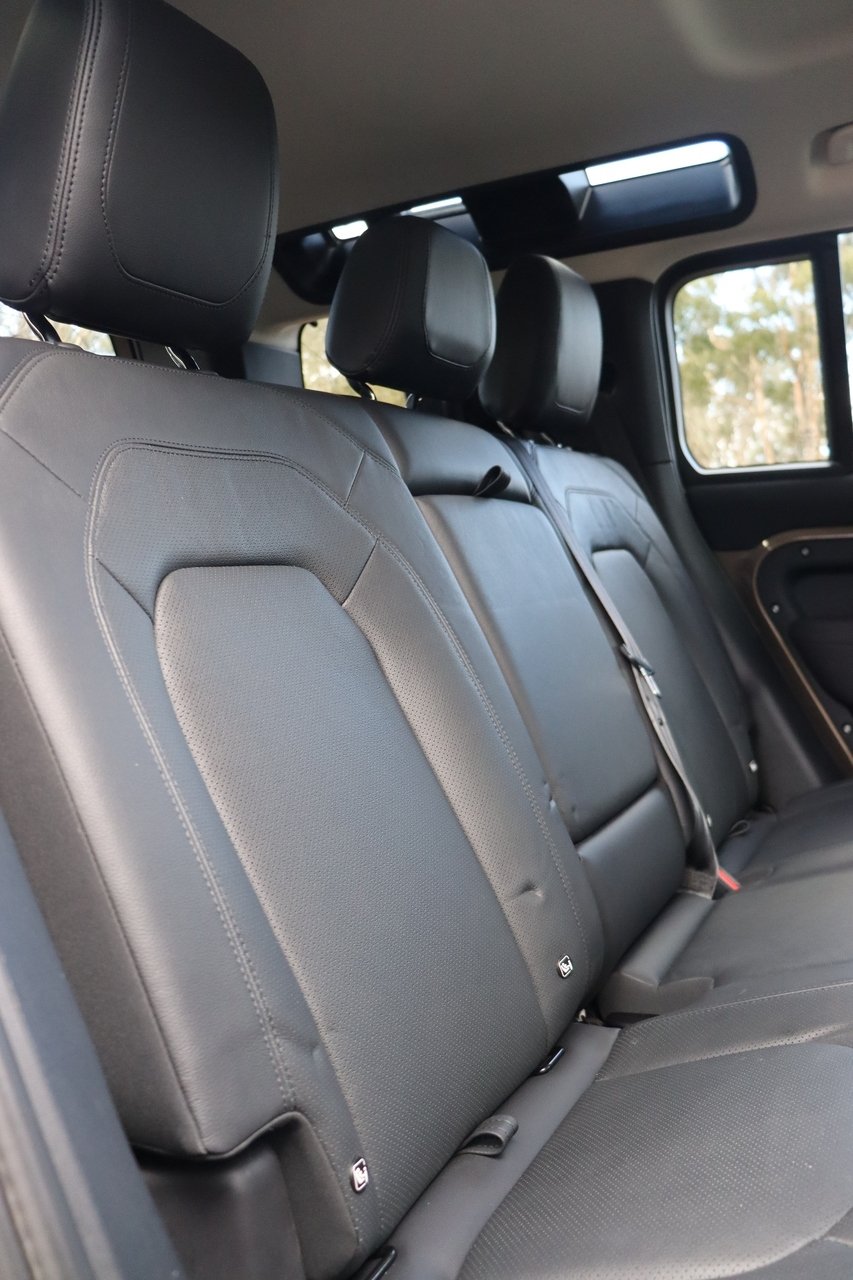 2022 Land Rover Defender 130 D300 SE L663 MY23.5 AWD image 19
