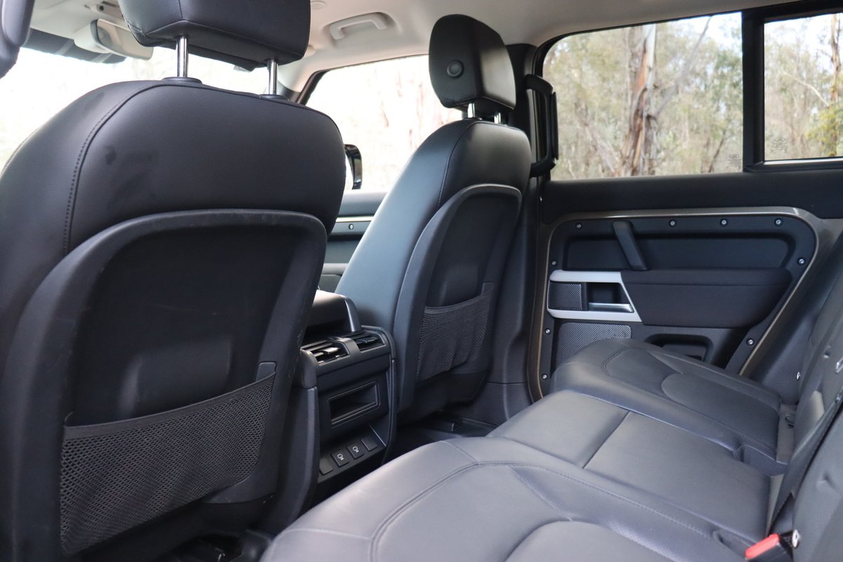 2022 Land Rover Defender 130 D300 SE L663 MY23.5 AWD image 23