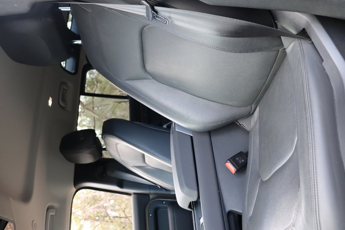 2022 Land Rover Defender 130 D300 SE L663 MY23.5 AWD image 24