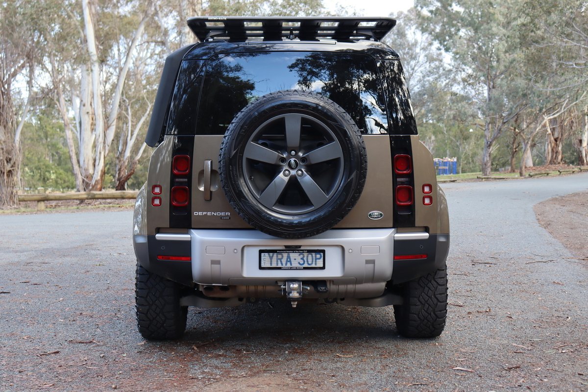 2022 Land Rover Defender 130 D300 SE L663 MY23.5 AWD image 7