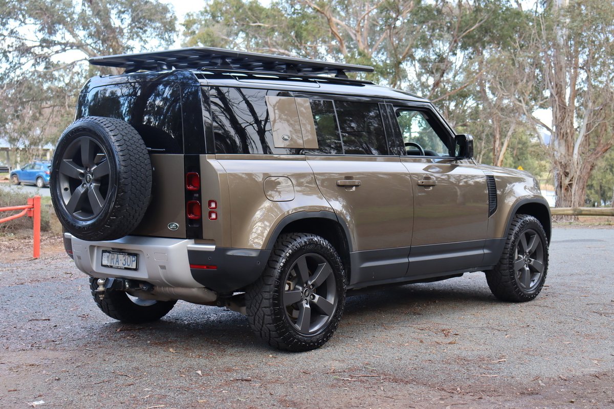 2022 Land Rover Defender 130 D300 SE L663 MY23.5 AWD image 8