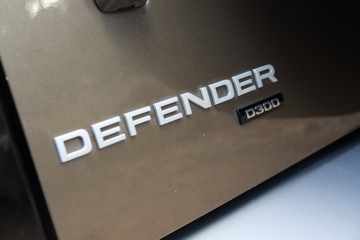 2022 Land Rover Defender 130 D300 SE L663 MY23.5 AWD image 9