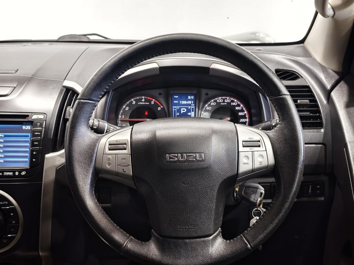 2014 Isuzu MU-X LS-T MY14 4X4 Dual Range image 8