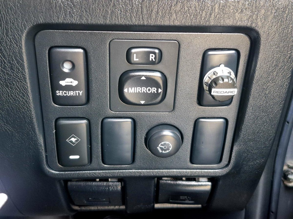 2015 Toyota Hilux SR5 KUN26R MY14 4X4 Dual Range image 17