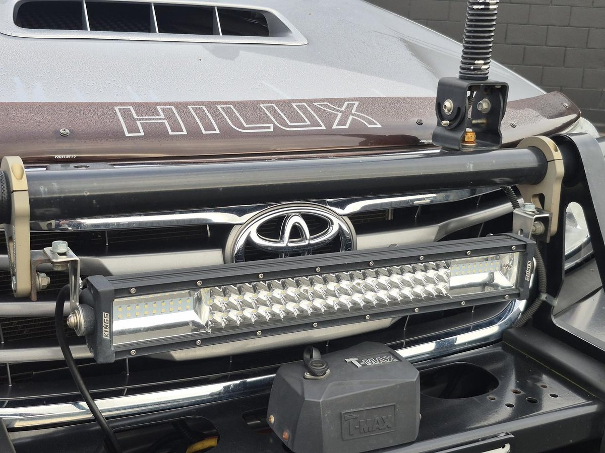 2015 Toyota Hilux SR5 KUN26R MY14 4X4 Dual Range image 23
