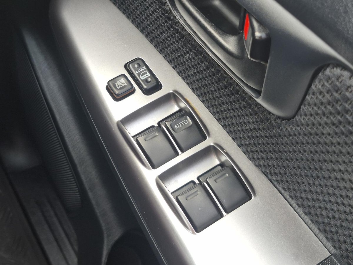 2015 Toyota Hilux SR5 KUN26R MY14 4X4 Dual Range image 15