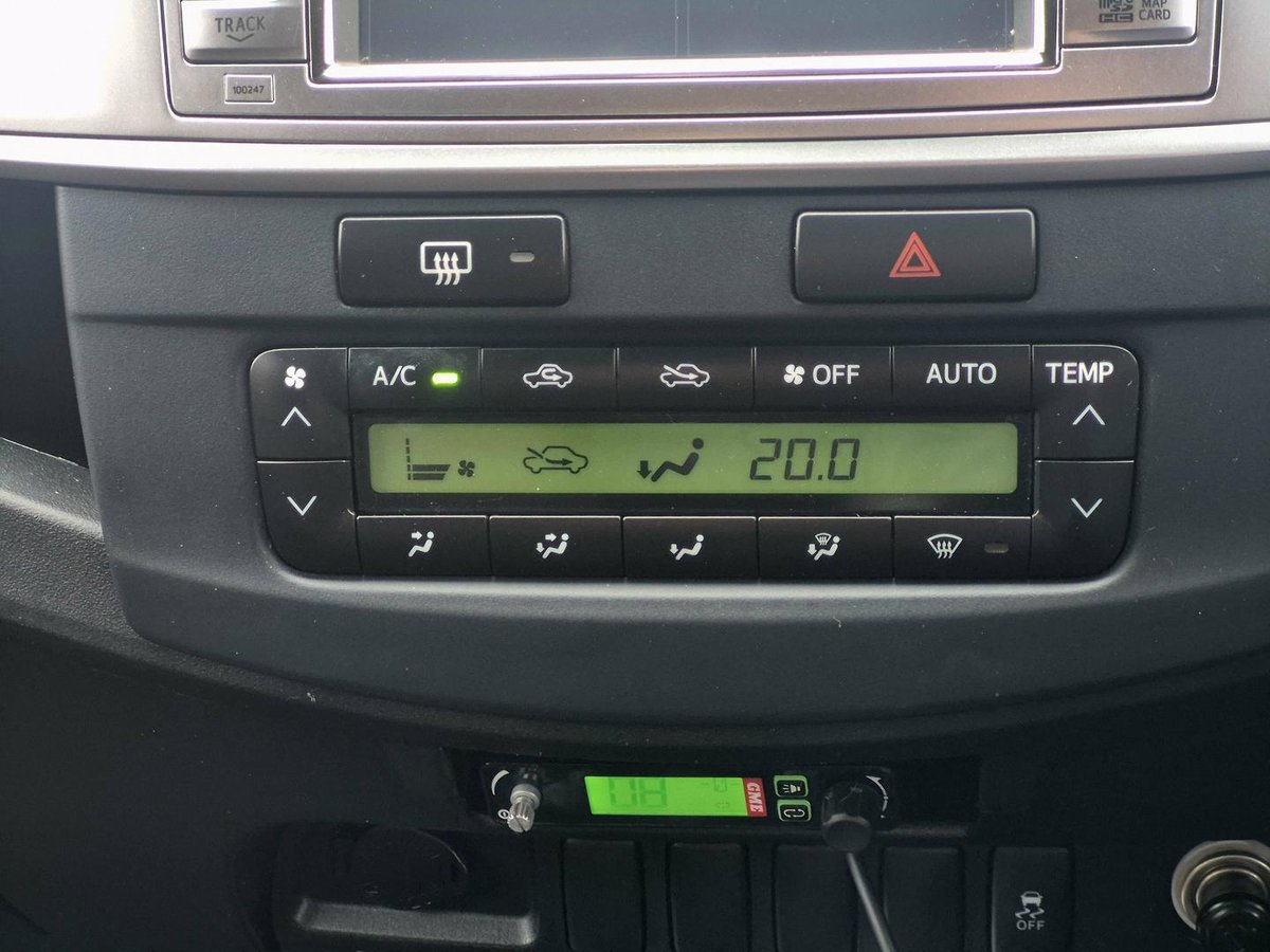 2015 Toyota Hilux SR5 KUN26R MY14 4X4 Dual Range image 12