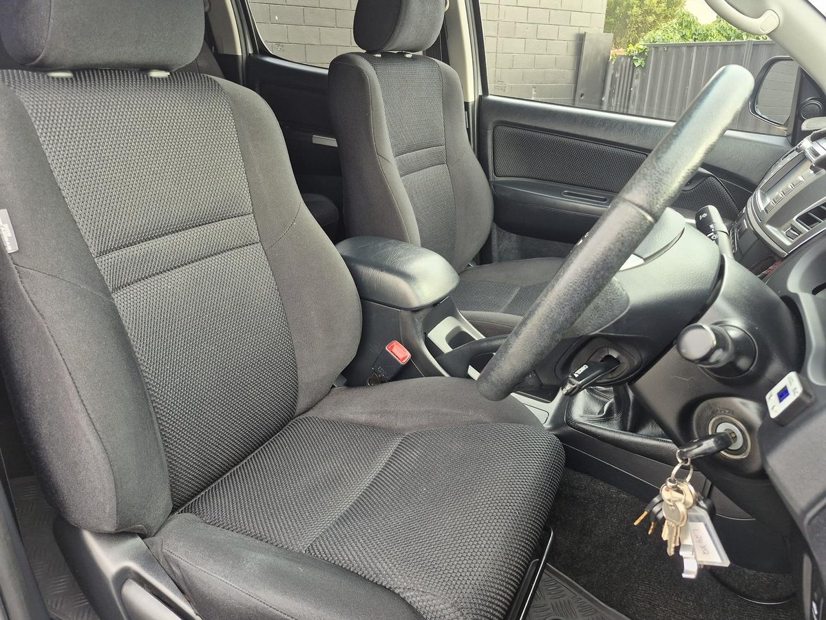 2015 Toyota Hilux SR5 KUN26R MY14 4X4 Dual Range image 7