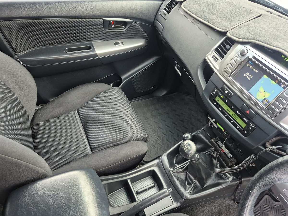 2015 Toyota Hilux SR5 KUN26R MY14 4X4 Dual Range image 20