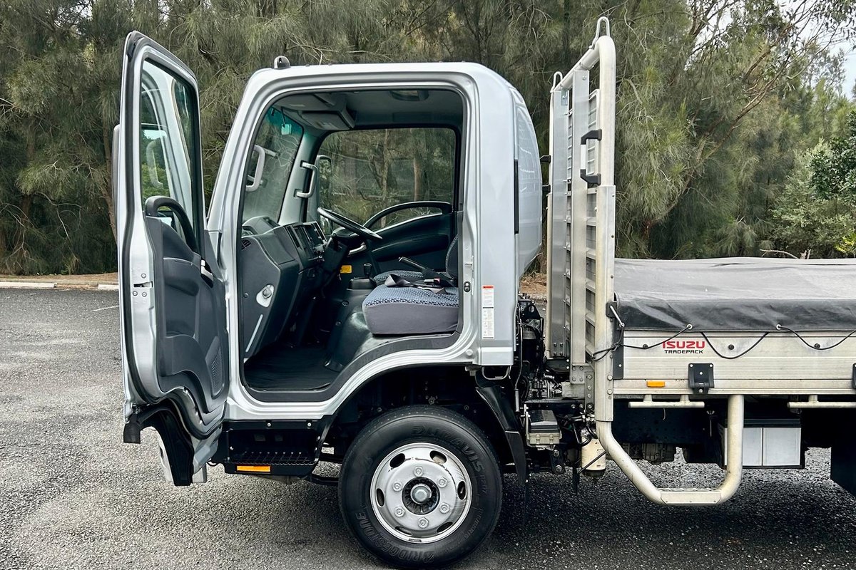 2022 Isuzu N Series NPR 45/55-155 Tradepack image 17