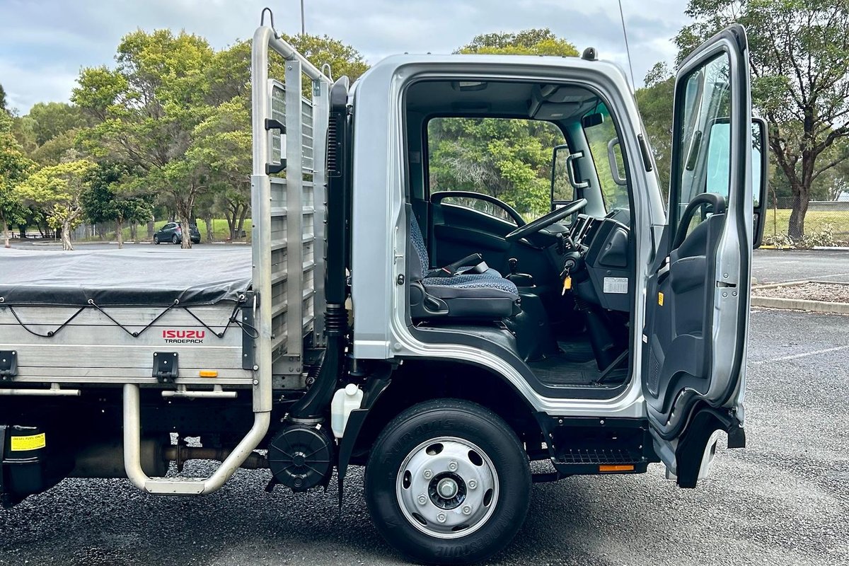 2022 Isuzu N Series NPR 45/55-155 Tradepack image 18