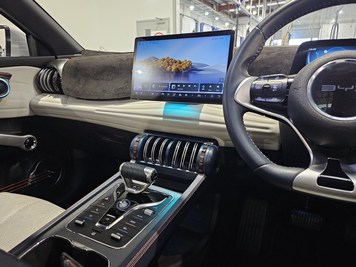 2023 BYD ATTO 3 Extended image 15