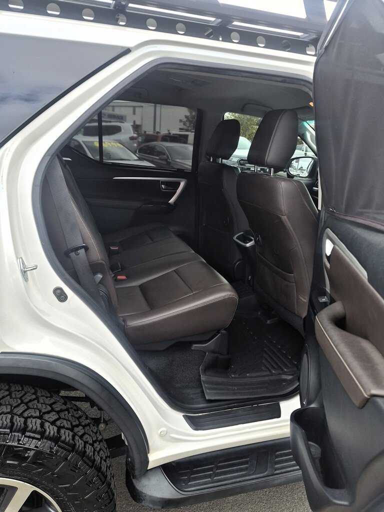 2018 Toyota Fortuner image 11