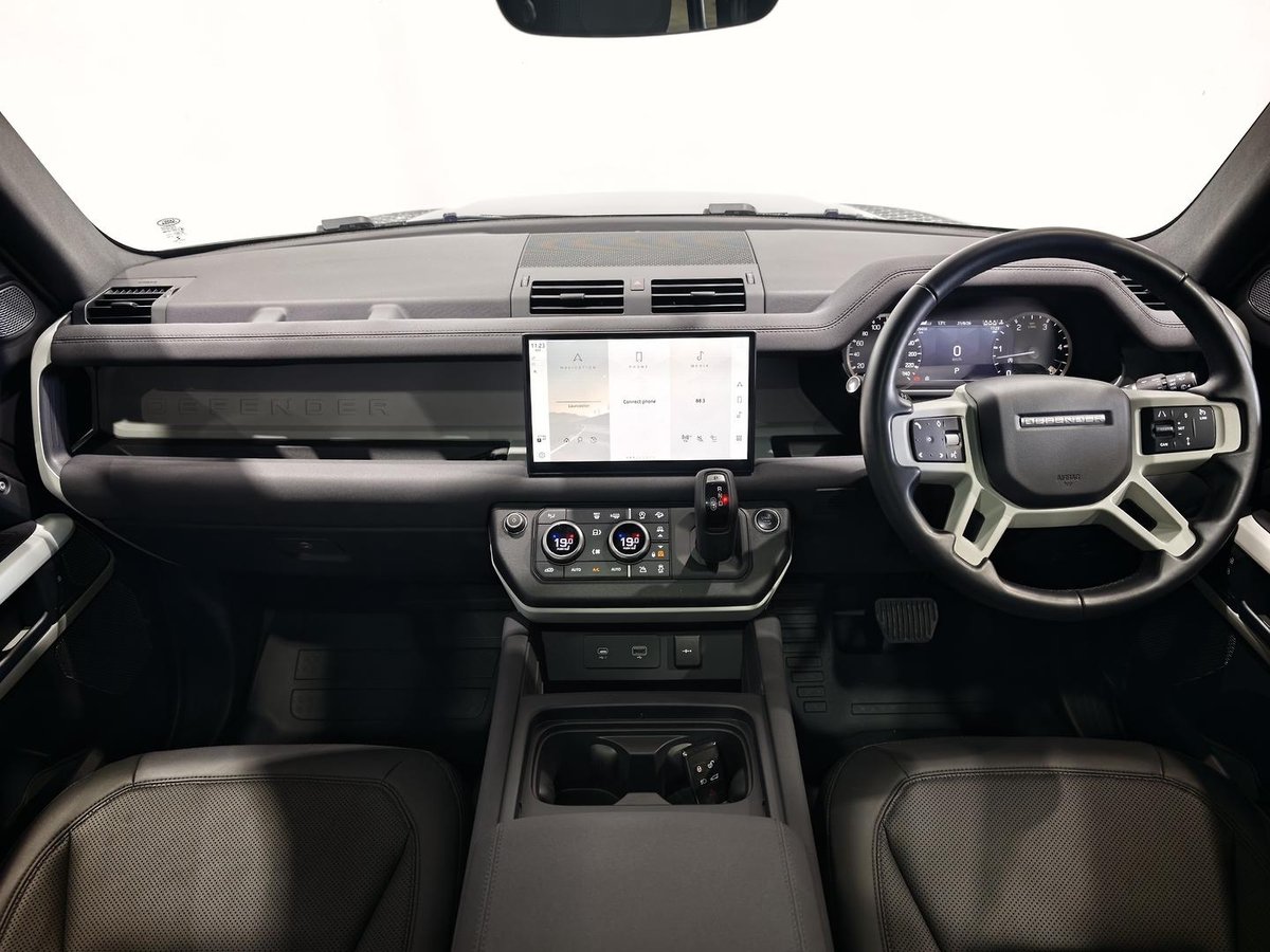 2022 Land Rover Defender 110 D300 SE L663 MY23.5 AWD image 9