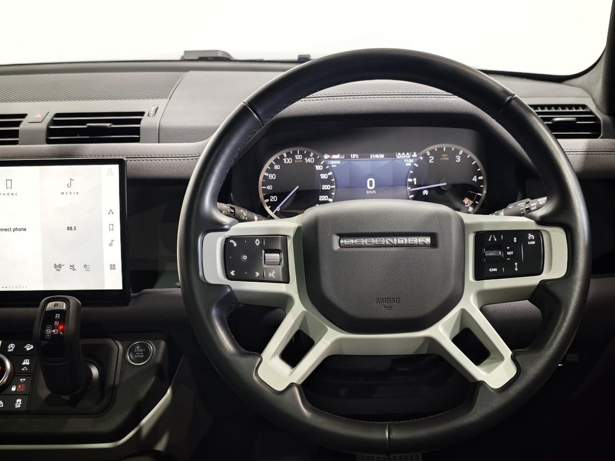 2022 Land Rover Defender 110 D300 SE L663 MY23.5 AWD image 15