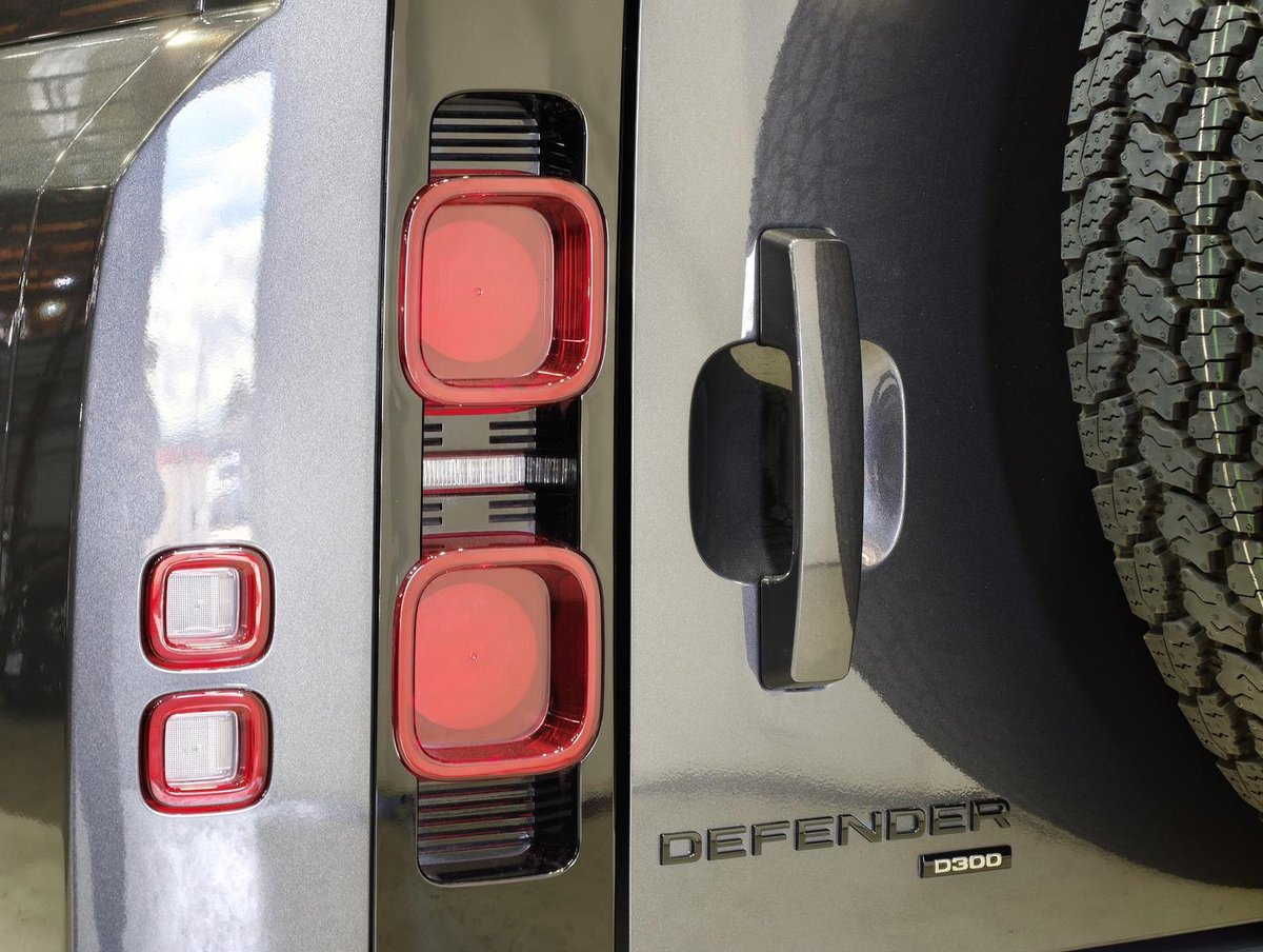 2022 Land Rover Defender 110 D300 SE L663 MY23.5 AWD image 19