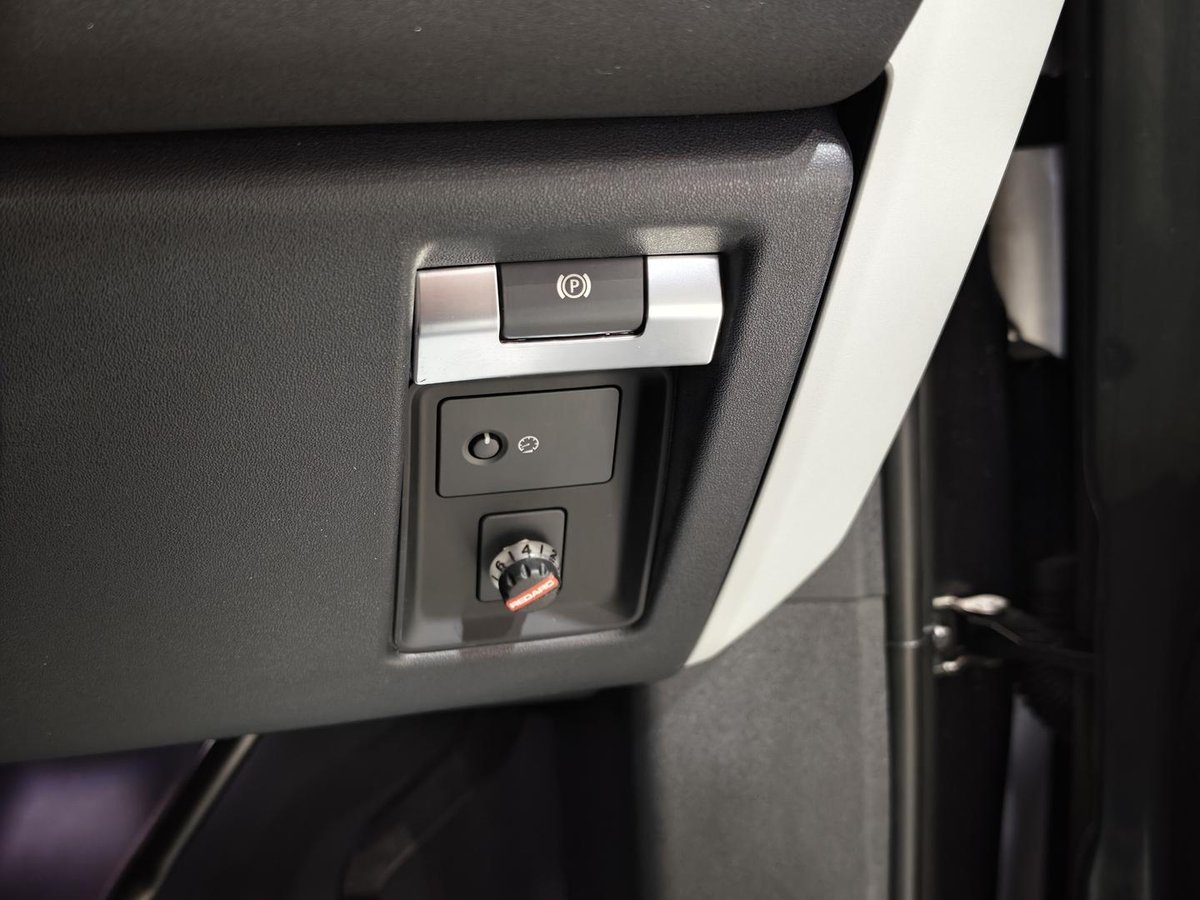 2022 Land Rover Defender 110 D300 SE L663 MY23.5 AWD image 23
