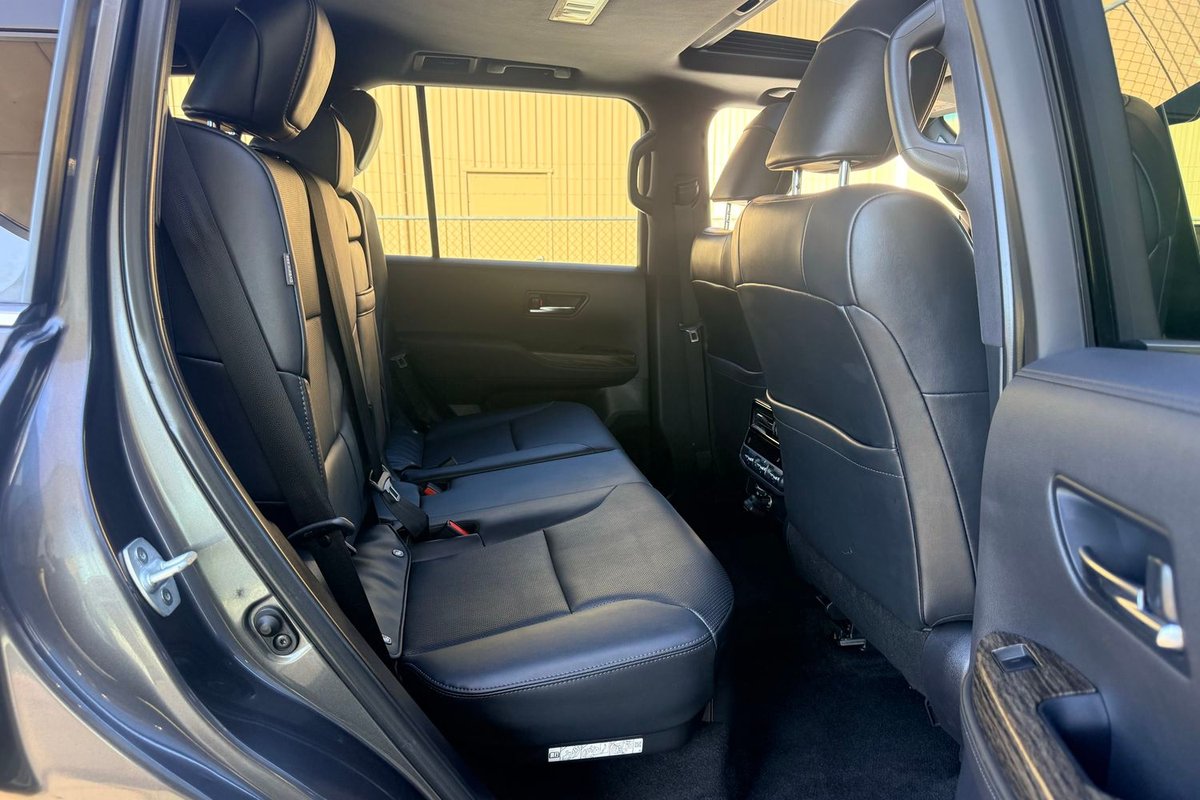 2022 Toyota Landcruiser VX FJA300R 4X4 Dual Range image 10