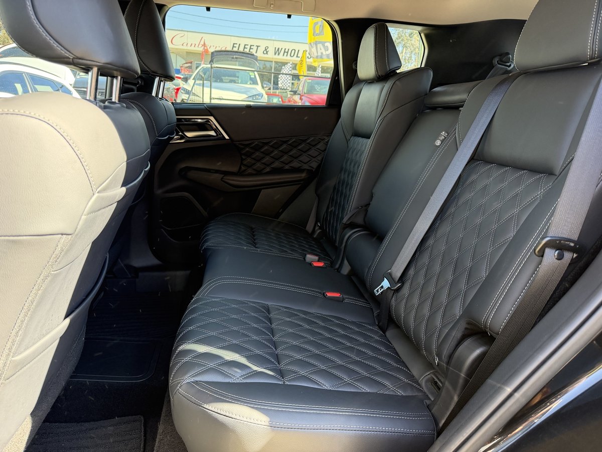 2023 Mitsubishi Outlander PHEV Exceed ZM MY23 AWD image 11