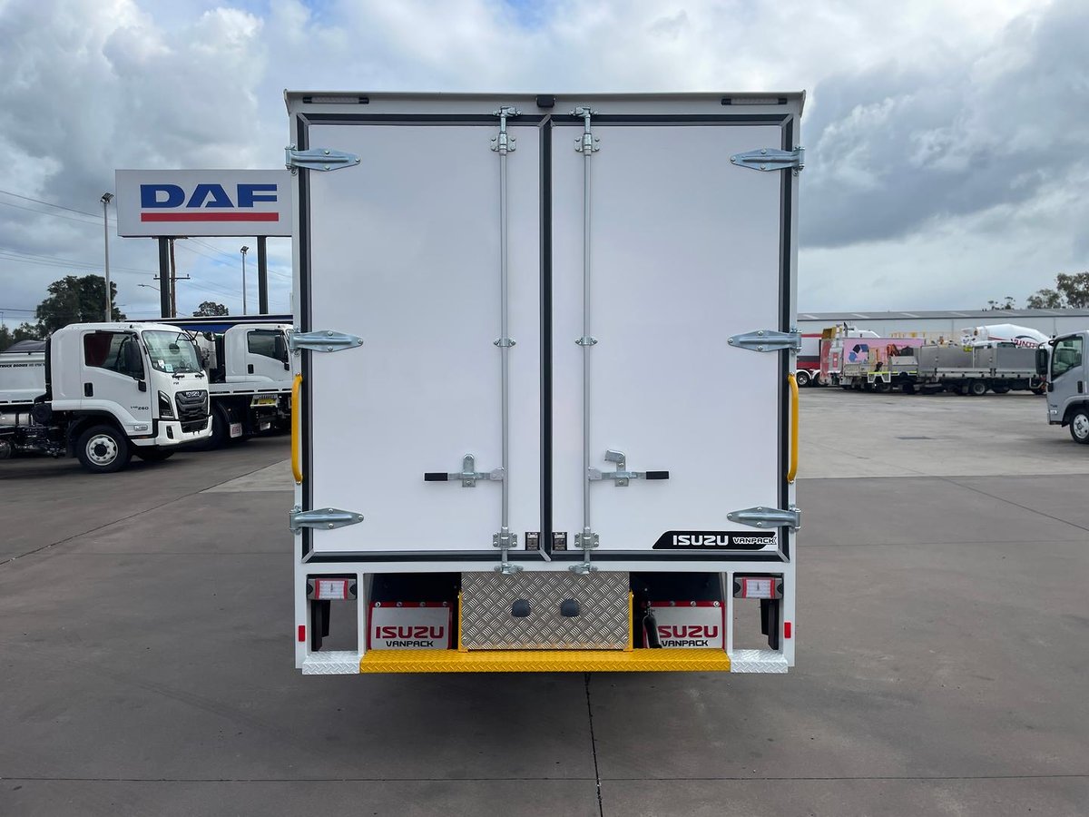 2026 Isuzu N Series NNR 45-150 DT D34 Vanpack image 6