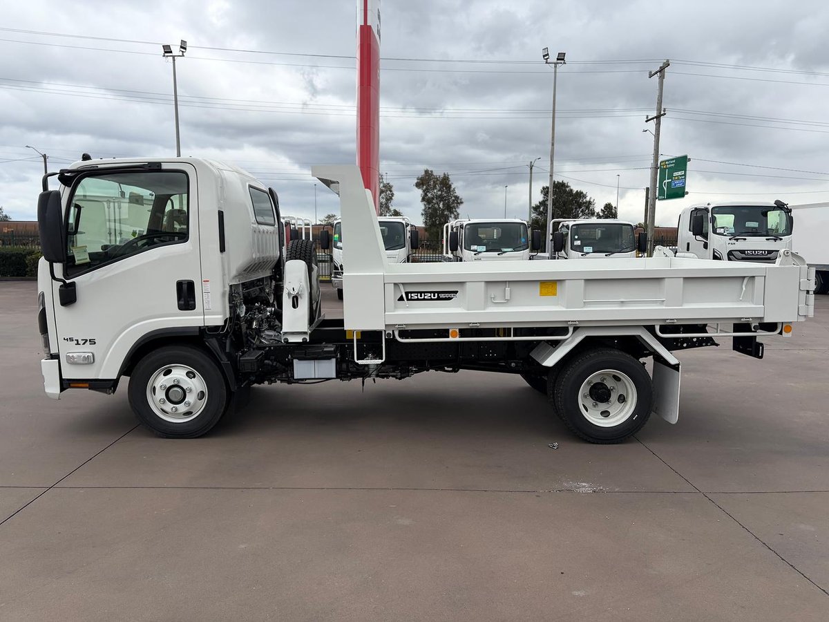 2026 Isuzu N Series NPR 45/65-175 DT D34 Tipper image 4