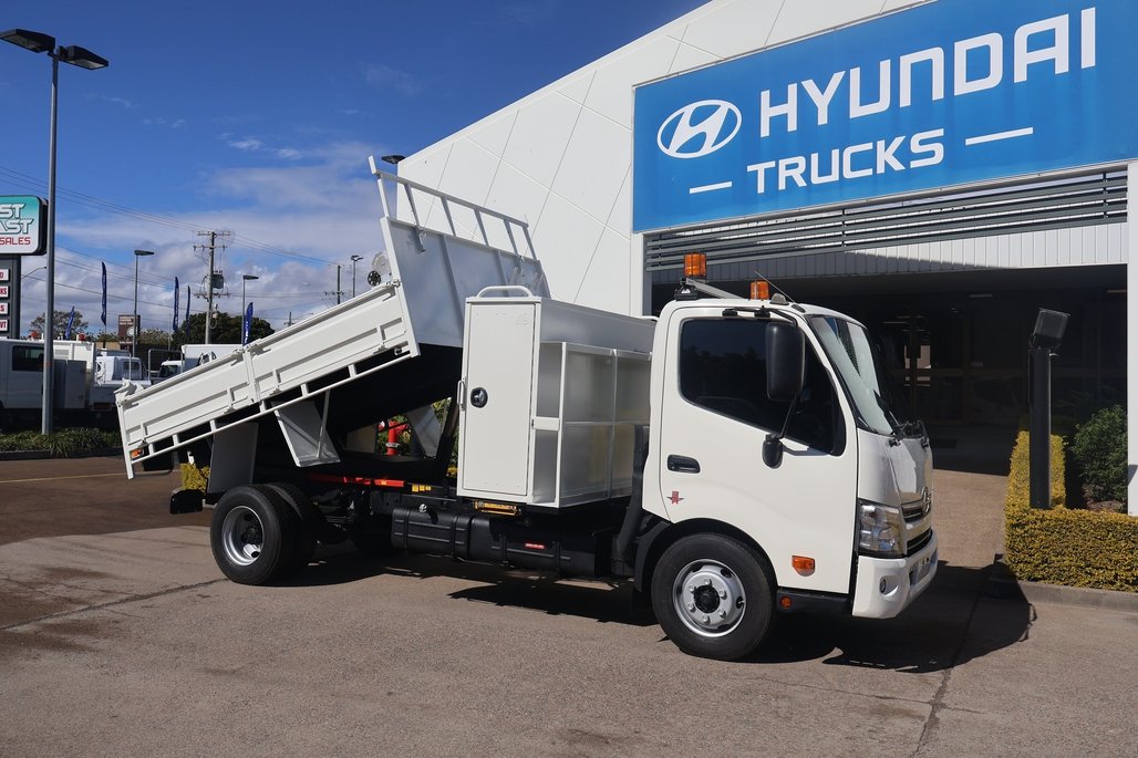 2015 HINO DUTRO 917 image 15