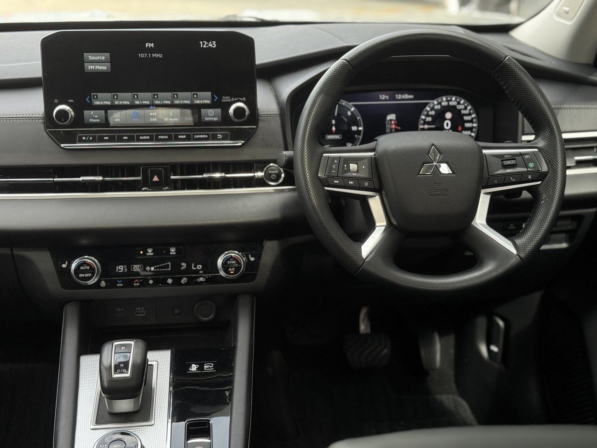 2023 Mitsubishi Outlander PHEV Exceed ZM MY23 AWD image 17
