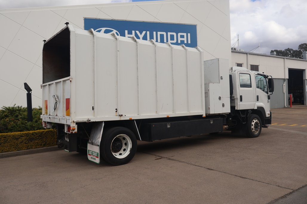 2010 ISUZU FTR 900 image 18
