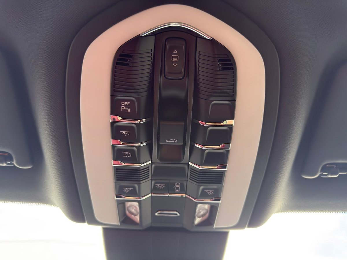2021 Porsche Macan 95B MY22 AWD image 38
