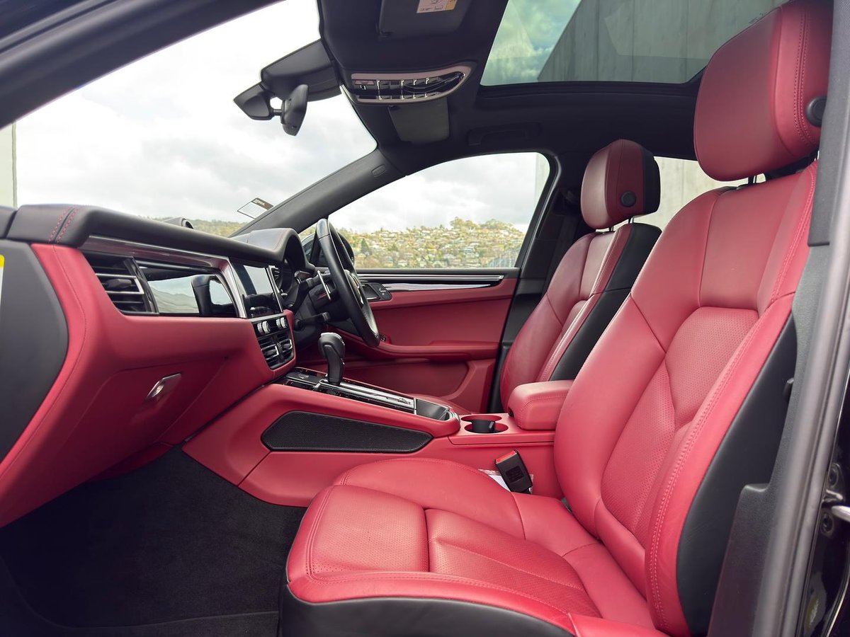 2021 Porsche Macan 95B MY22 AWD image 24