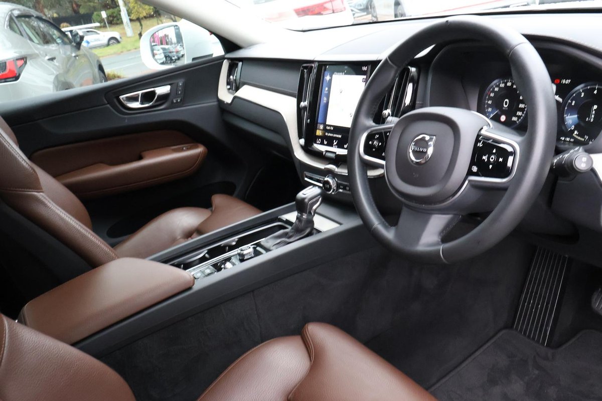 2018 Volvo XC60 T5 Inscription MY18 AWD image 7