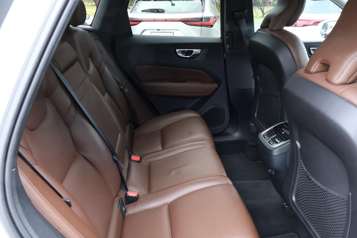 2018 Volvo XC60 T5 Inscription MY18 AWD image 24