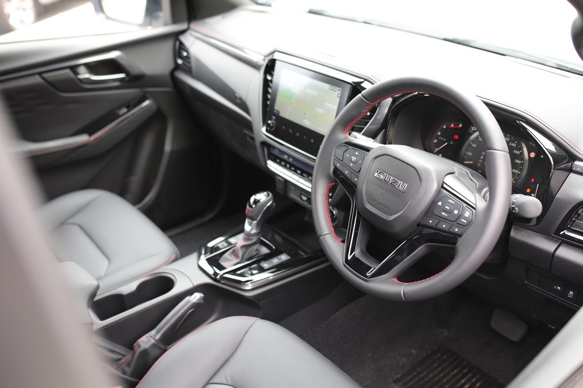 2025 Isuzu D-MAX X-TERRAIN MY25.5 4X4 Dual Range image 10