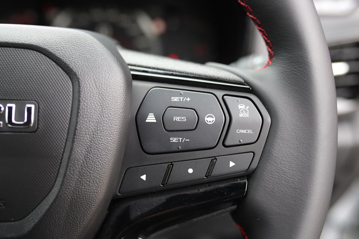 2025 Isuzu D-MAX X-TERRAIN MY25.5 4X4 Dual Range image 14
