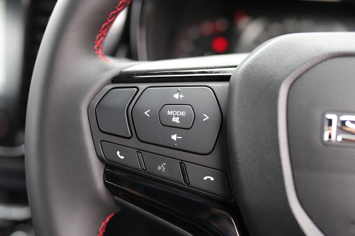 2025 Isuzu D-MAX X-TERRAIN MY25.5 4X4 Dual Range image 13
