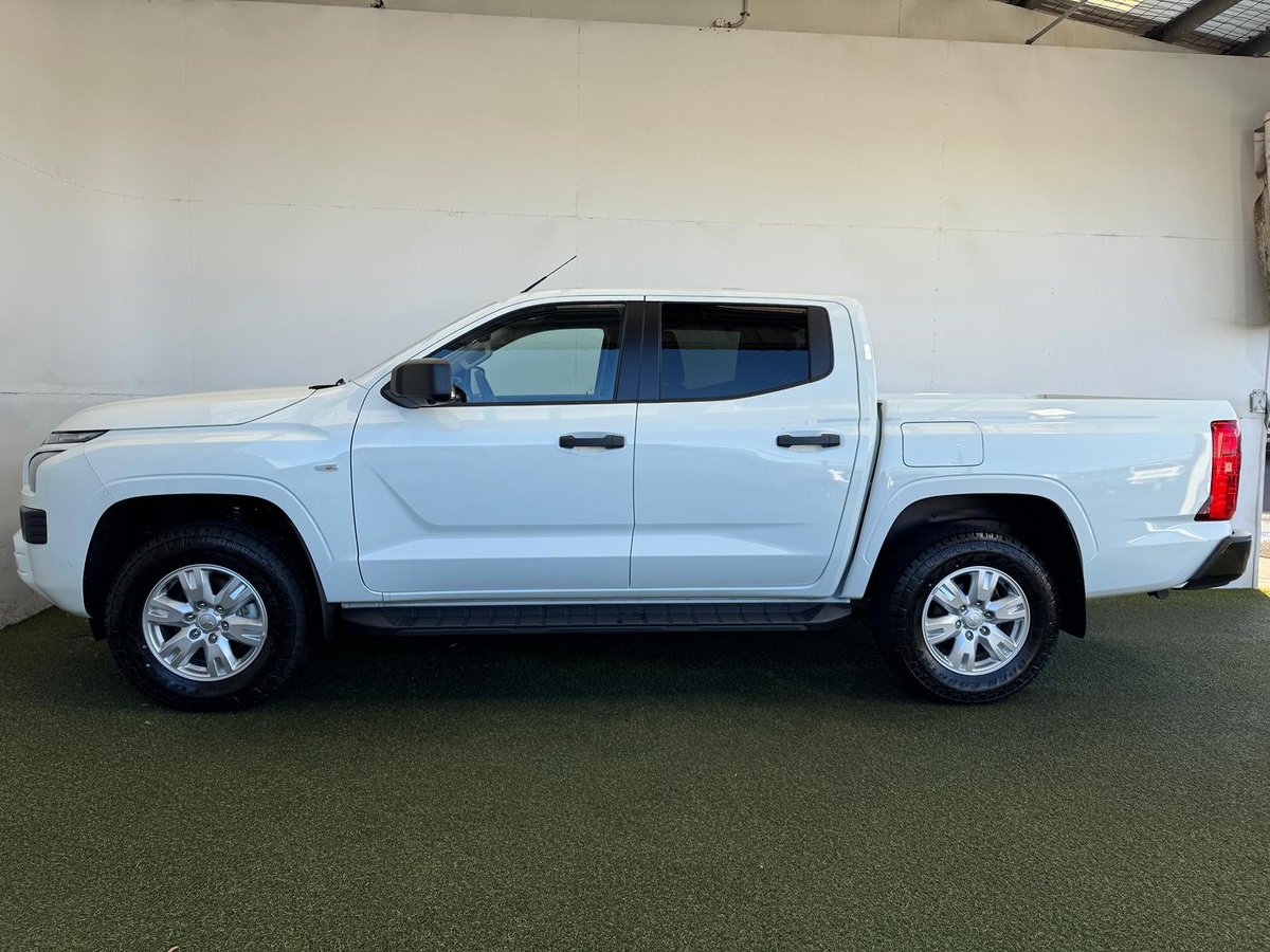2026 Mitsubishi Triton GLX+ MV MY26 4X4 Dual Range image 15