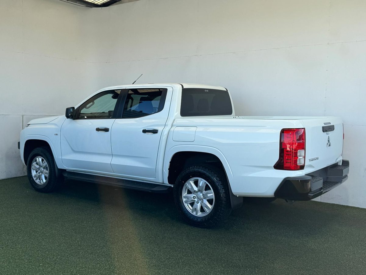 2026 Mitsubishi Triton GLX+ MV MY26 4X4 Dual Range image 24