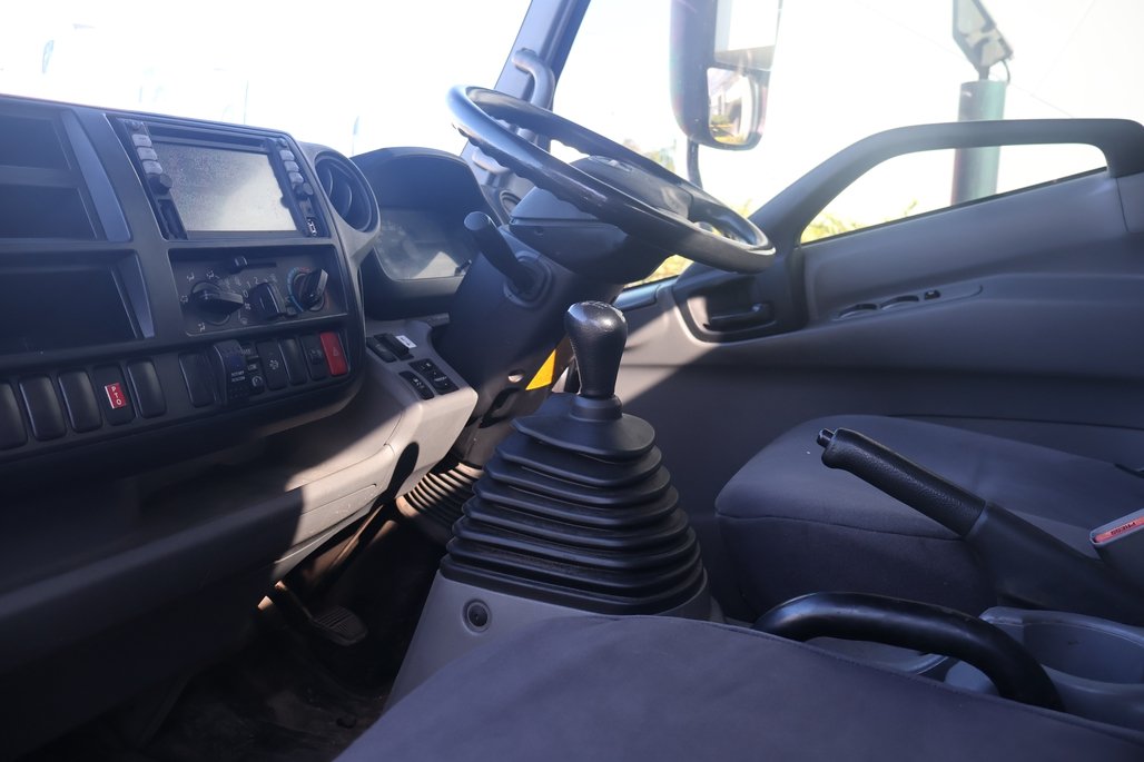 2015 HINO 300 917 image 16