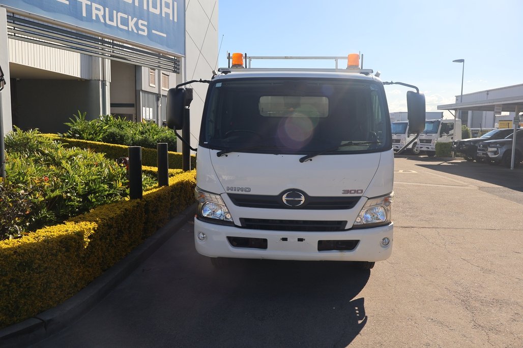 2015 HINO 300 917 image 17